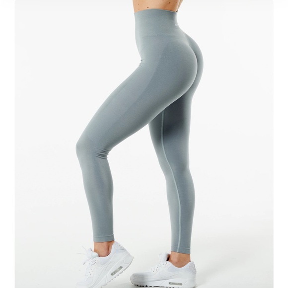 Alphalete Amplify Leggings - Utility Grey - Picture 4 of 5
